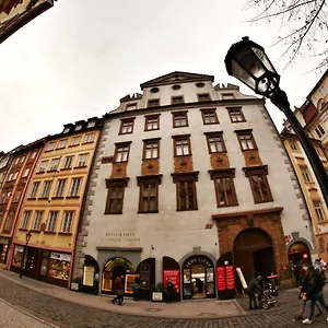 Albergue Homer - Old Town Square